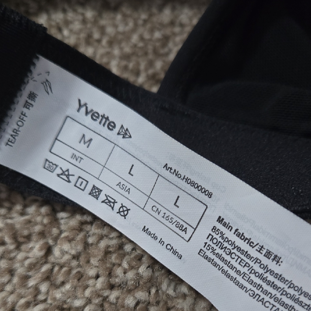 Yvette Front-Zip Black Sports Bra - Picture 5 of 6